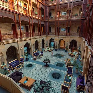 shah-palace-hotel.aboutbakuhotels.com/